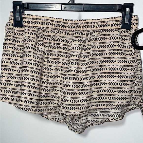 Patterned Black and Cream Women's outfit set - Picture 4 of 7